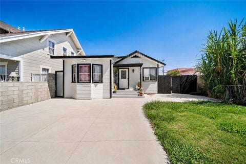 Photo of 1221 W 88th ST, Los Angeles, CA 90044 (MLS # CV26177943)