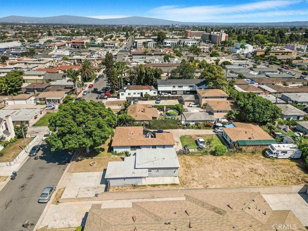 Photo of 7802 Newman Avenue, Huntington Beach, CA 92647 (MLS # IV25214214)