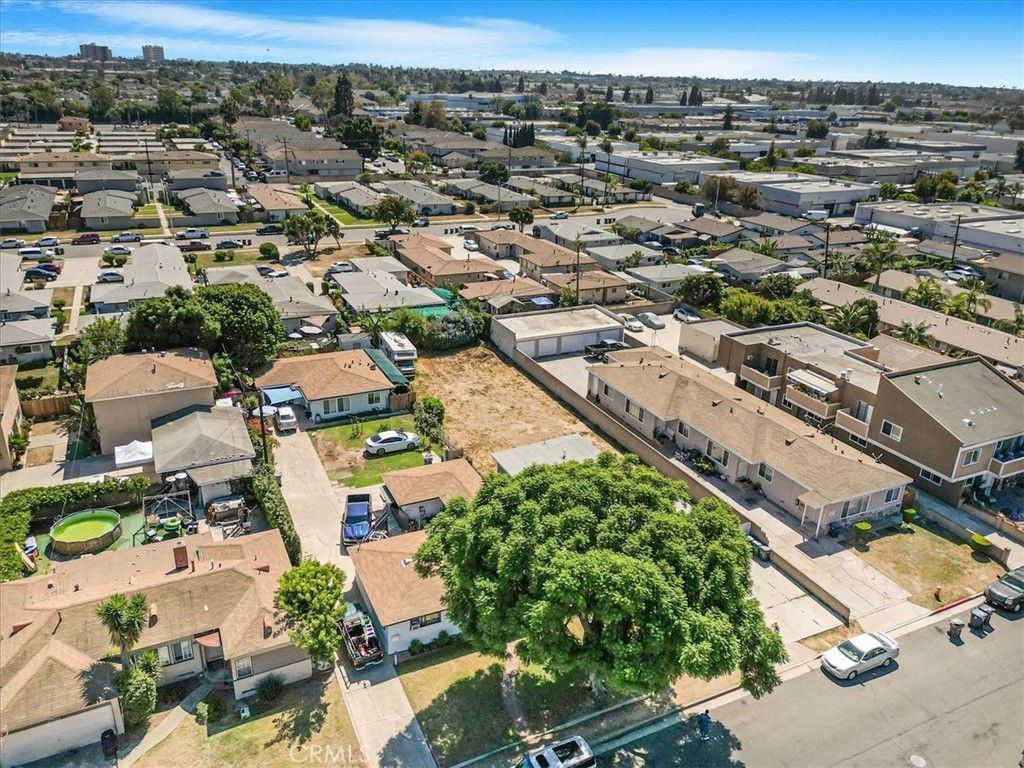 Photo of 7802 Newman Avenue, Huntington Beach, CA 92647 (MLS # IV25214214)