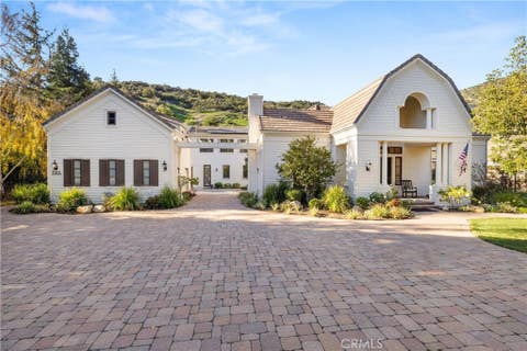 Photo of 1005 Cheshire Hills Court, Westlake Village, CA 91361 (MLS # SR26085986)