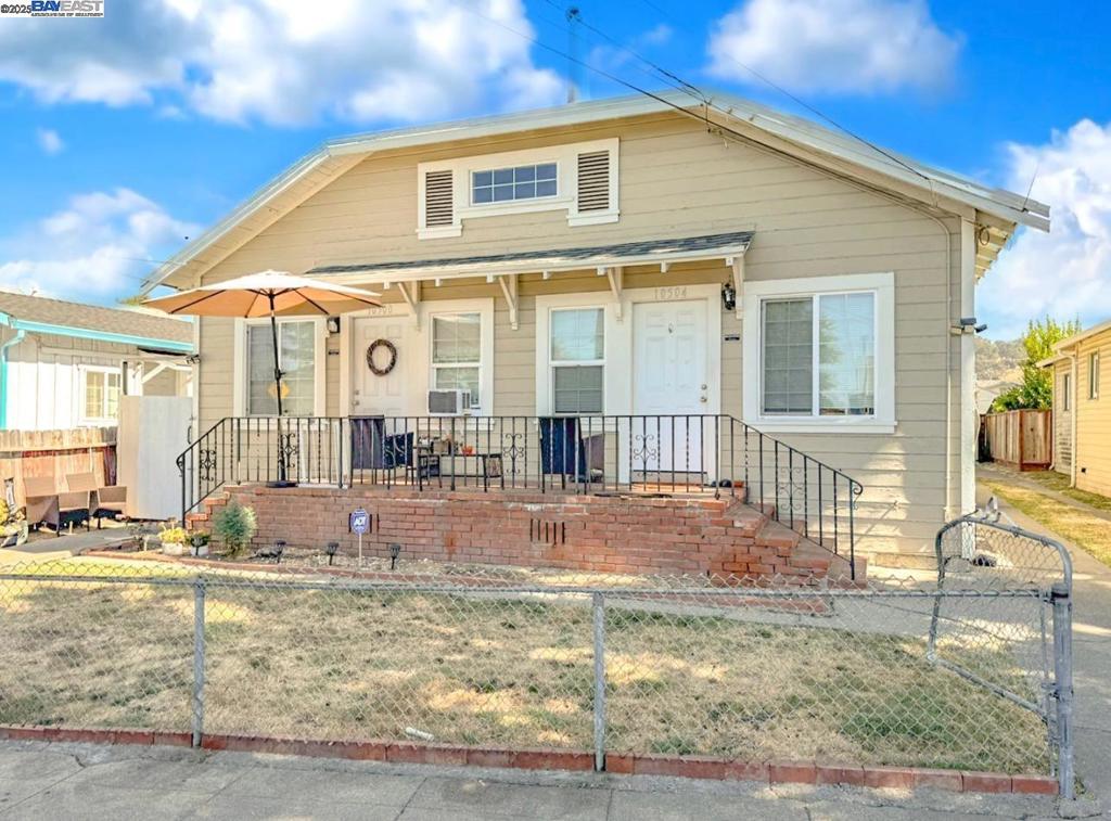 This duplex in the Las Palmas neighborhood of Oakland is conveniently located near shopping, public transportation, and both major freeways. Each spacious, bright, and open 1 bedroom/1 bath unit has hardwood floors and high ceilings. The spacious backyard and 2 car detached garage offer ample storage and potential for expansion. The property has separate utilities and laundry for each unit. There is a long driveway for gated off-street parking.