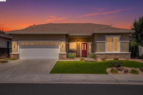 Photo of 601 Pomona Dr, Brentwood, CA 94513 (MLS # 41134741)