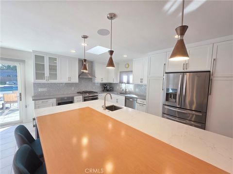 Photo of 23400 Collins, Woodland Hills, CA 91367 (MLS # SR26025413)