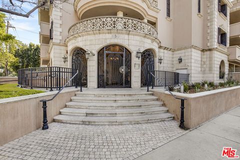 Photo of 850 N Croft Avenue #203, Los Angeles, CA 90069 (MLS # 26670595)