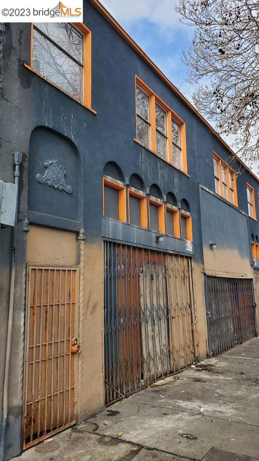 Vacant mix used. Developing area  located in the opportunity zone . 2big commercial's units on the ground level 1400 sf each unit handicap bathroom each  Upper level 2 units 4 bedrooms three bathrooms each new electrical 600AMP New plumbing and insulation in 2015 plenty of parking in rear of the building .