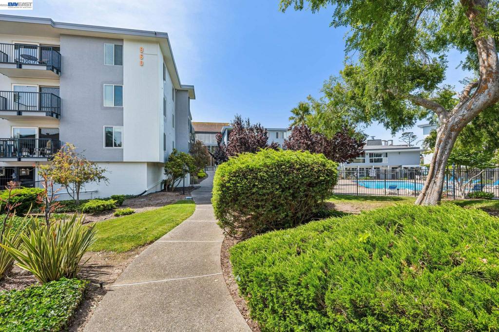 960 Shorepoint Ct CT