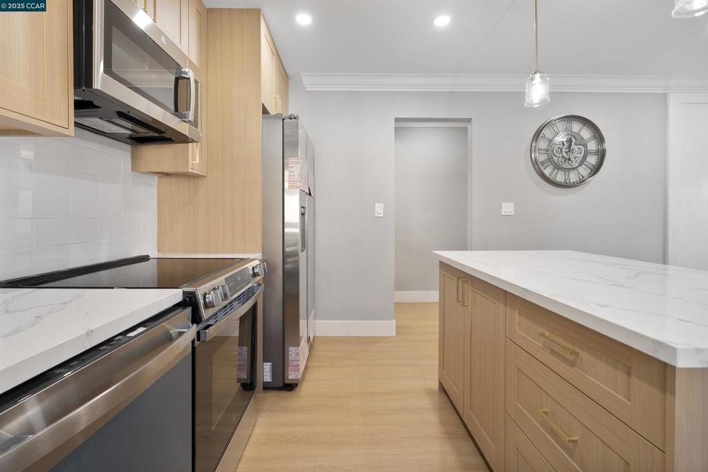1437 Marchbanks 8