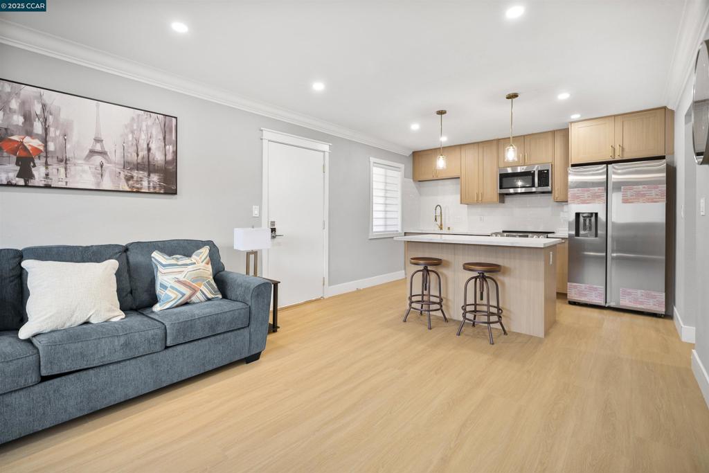 1437 Marchbanks 8