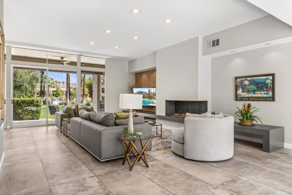72213 El Paseo, #1707