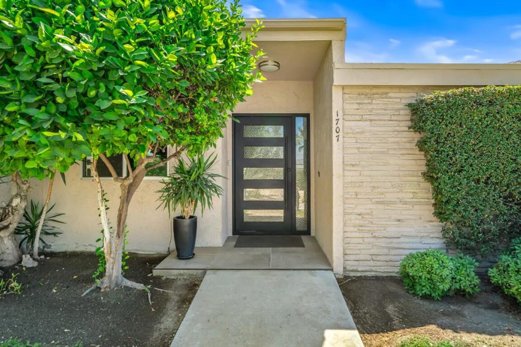 72213 El Paseo, #1707
