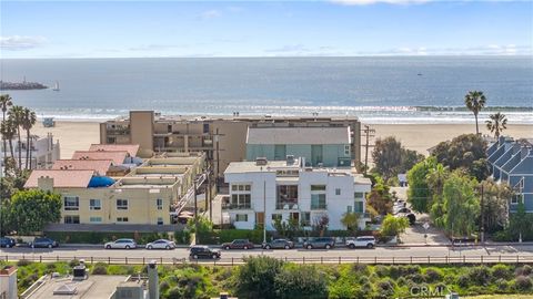 Photo of 30 Reef Street #3, Marina Del Rey, CA 90292 (MLS # SB25258636)