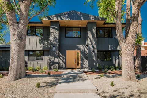 Photo of 24245 Hatteras St, Woodland Hills, CA 91367 (MLS # OC26182845)