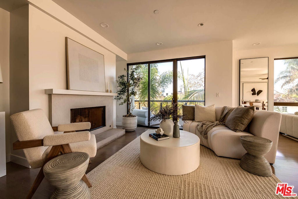 Photo of 121 S Canon Drive #202, Beverly Hills, CA 90212 (MLS # 26102480)