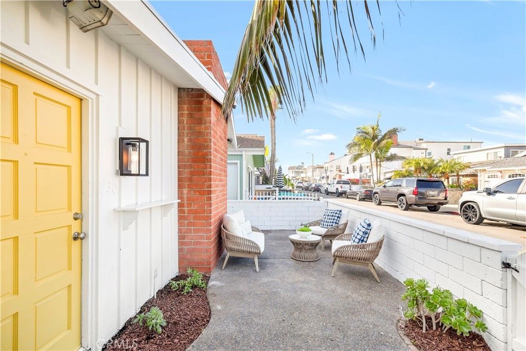 Photo of 130 43rd, Newport Beach, CA 92663 (MLS # NP25278498)