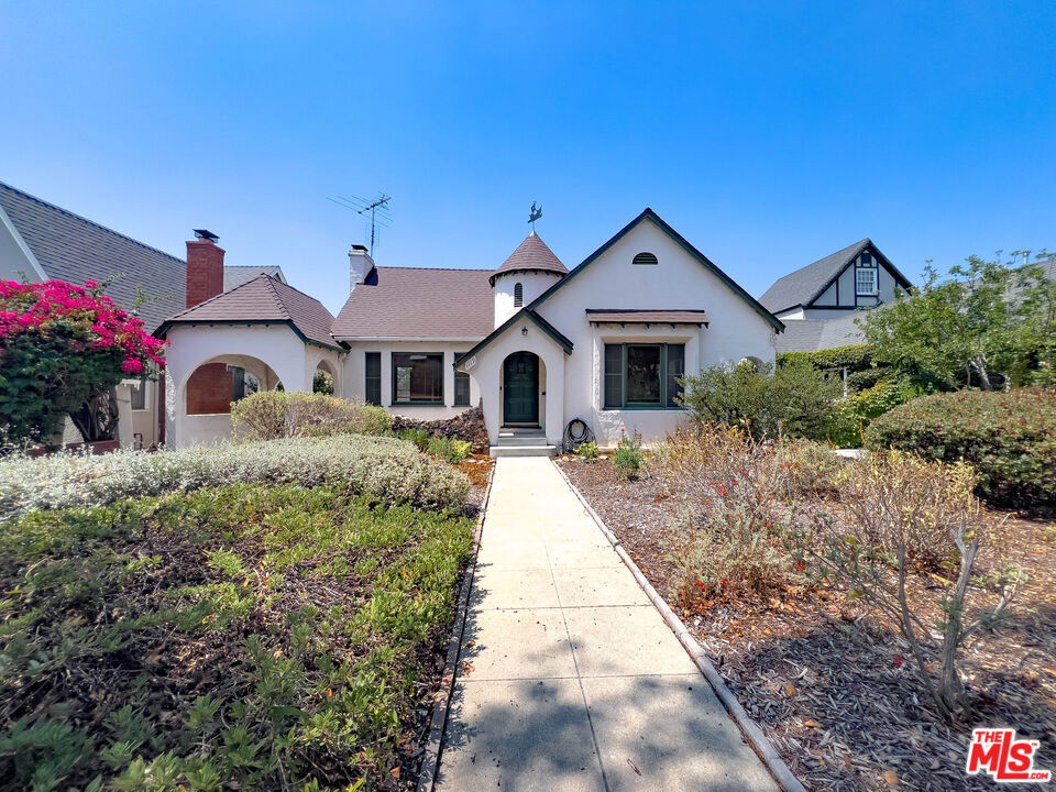 Welcome to the Storybook 3BR Home, a charming residence nestled in the prestigious Rossmoyne Pocket of Glendale, CA. This 1920's home with architectural characteristics boasts three spacious bedrooms and two full bathrooms, offering ample space for comfort and relaxation. The interior features hardwood flooring throughout, enhancing the home's warm and inviting atmosphere. The kitchen is a culinary enthusiast's dream, complete with a kitchen island for extra prep space. The breakfast nook and dining area complete the home, making it perfect for entertaining or enjoying meals. The home is equipped with central A/C and heating, ensuring a comfortable environment year-round, and a Nest Thermostat for easy temperature control.The property also includes window coverings for privacy and a washer/dryer in the unit for convenience. The exterior of the home is just as impressive, with a covered patio perfect for outdoor dining or relaxation, a lush backyard, and an array of fruit trees. A bonus room in the garage provides additional space for a variety of uses. Experience the perfect blend of comfort and convenience at the Storybook 3BR Home.Posh Property ManagementCA DRE#02223905