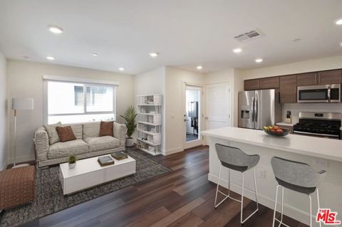 Photo of 3667 Mentone Avenue #3, Los Angeles, CA 90034 (MLS # 26865305)