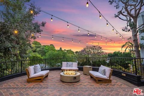 Photo of 9305 Beverly Crest Drive, Beverly Hills, CA 90210 (MLS # 26664385)