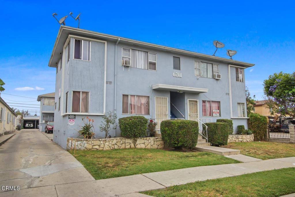 Quintessential urban living in South LA!This virtually staged bright, top-floor apartment is situated in Hyde Park, one of Los Angeles' most historic and vibrant neighborhoods. The upgraded one-bedroom, one-bathroom residence features approximately 600 square feet of thoughtfully designed living space. Enjoy an open layout with abundant natural light, wood laminate floors, modern lighting, and a stylish kitchen with quartz countertops and ample cabinetry. The spacious bedroom and full bathroom offer both comfort and functionality. Additional highlights include new double-paned windows, off-street carport parking, and on-site laundry. Conveniently situated near the Metro K Line, Crenshaw Blvd, shopping, parks, and dining. A turnkey opportunity to enjoy modern living in a vibrant community.