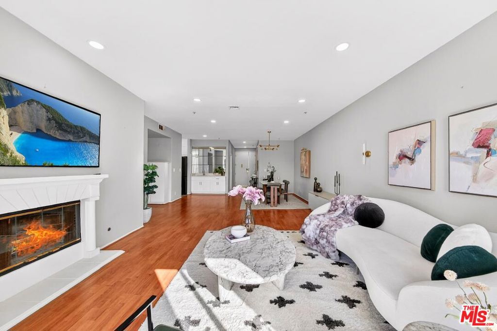 333 Westminster Avenue 405