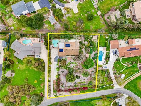 Photo of 157 Spanish Spur Spur, Fallbrook, CA 92028 (MLS # 2600043SD)