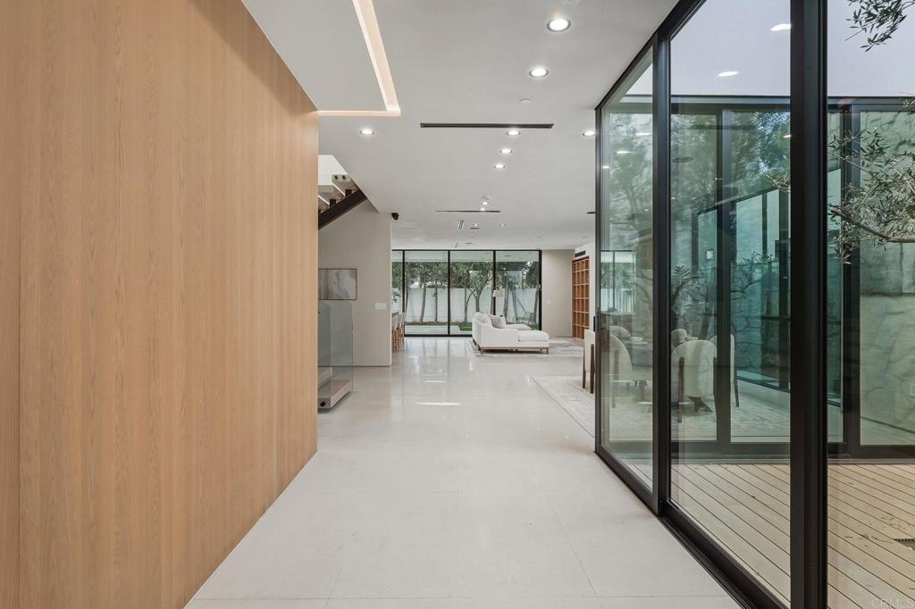 824 N Curson Avenue