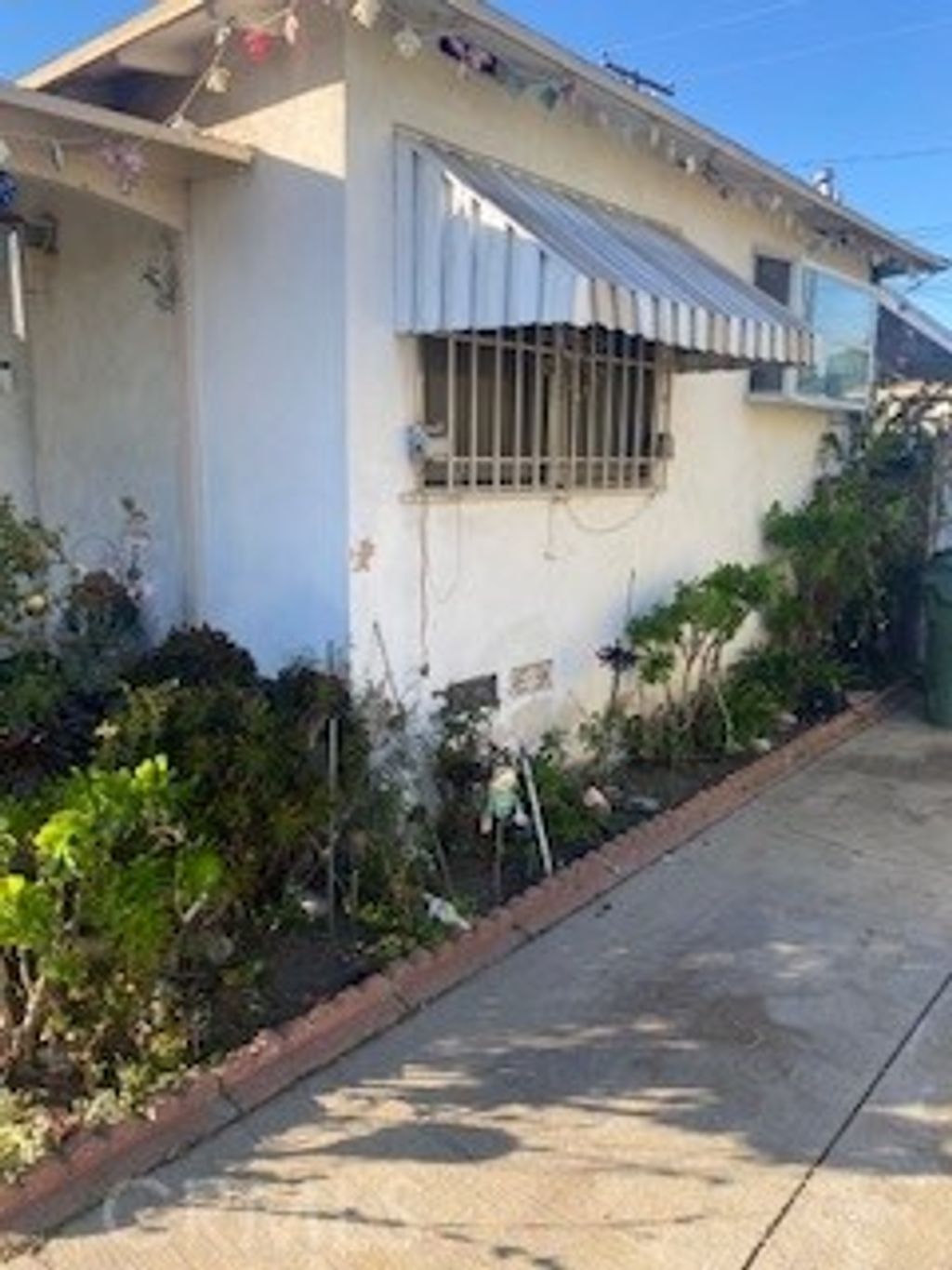 Photo of 1223 E 124th St, Los Angeles, CA 90059 (MLS # SW25282109)