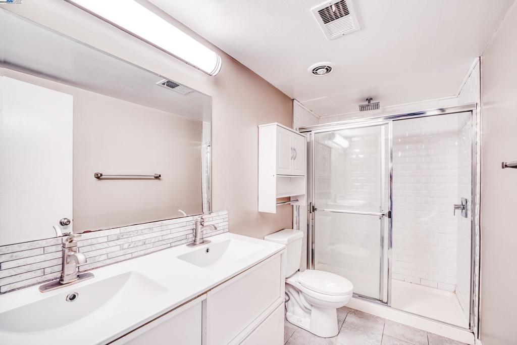 ALAMEDACOY - Residential Lease
