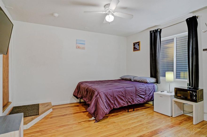 Live steps to the beach! Studio apartment in a mixed used building, above retail business "Boutiki". Private staircase from exterior alleyway. No assigned parking, no kitchen. 6 months + lease required... Possibly shorter at a higher rental rate. Available starting 12-3. Pets accepted with depost.