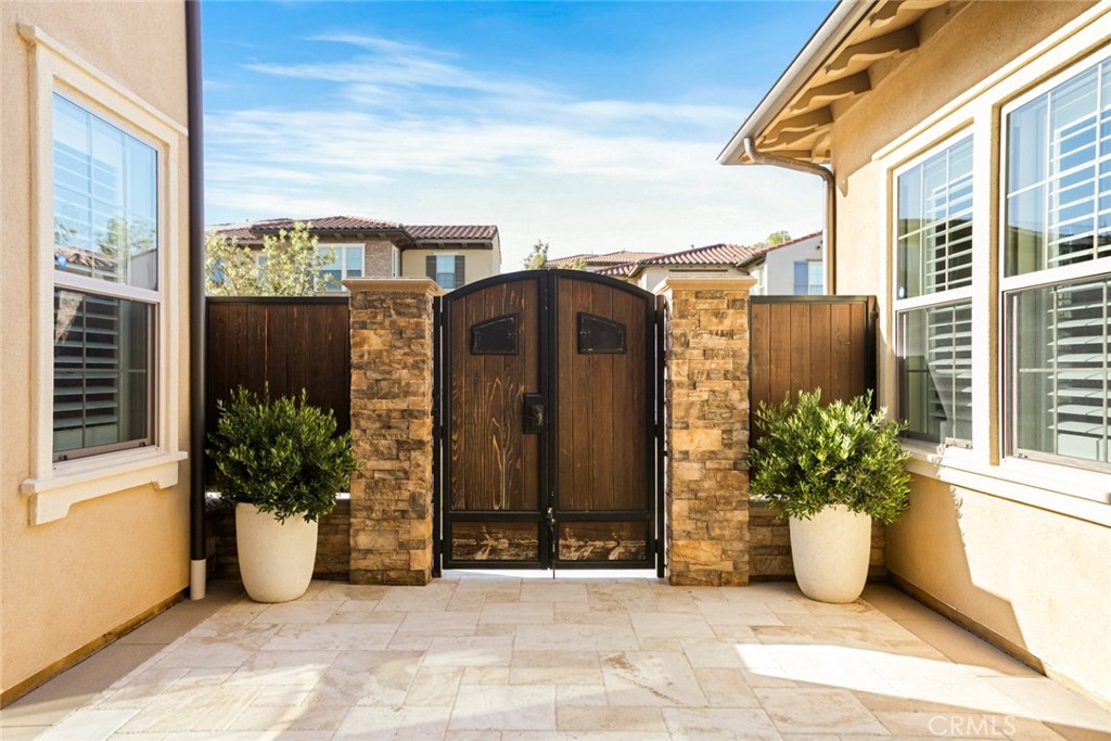 2282 E Rosecrans Court