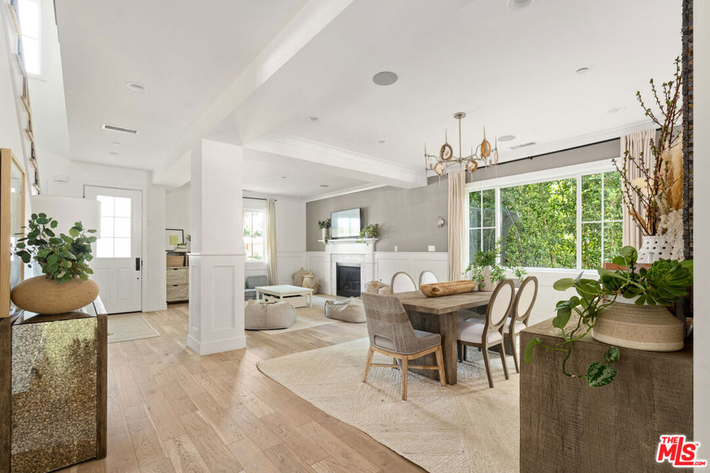 11813 Woodbine Avenue