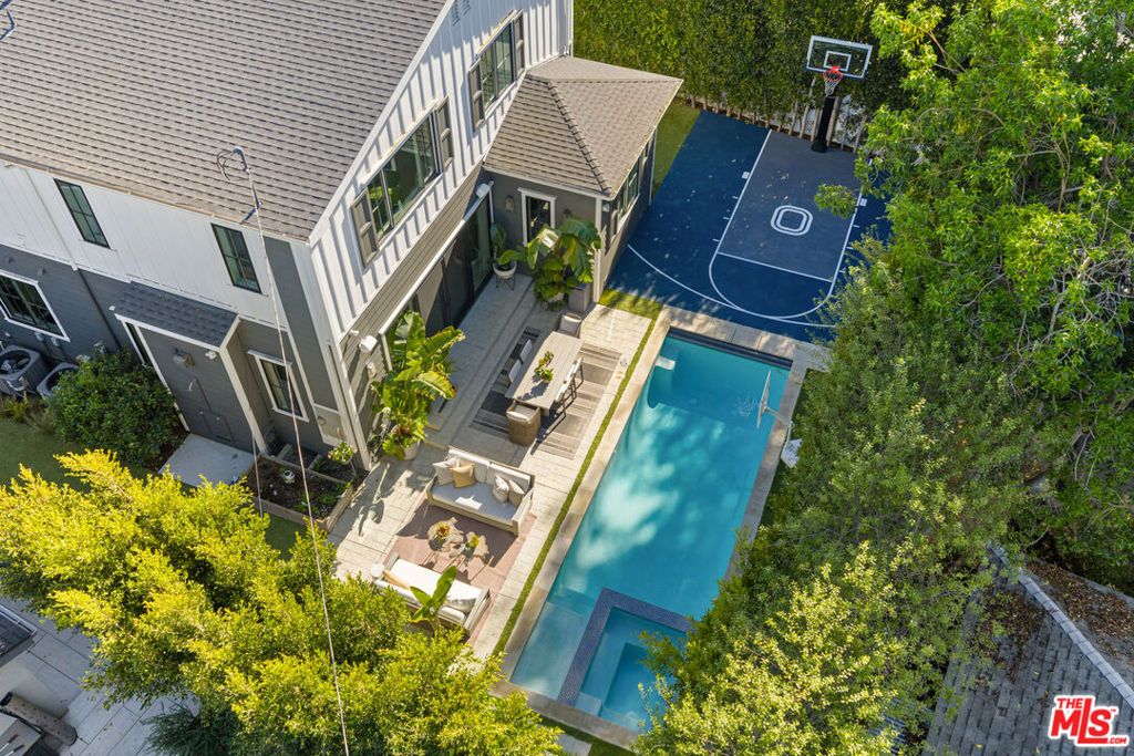 Photo of 11813 Woodbine Avenue, Los Angeles, CA 90066 (MLS # 26671403)