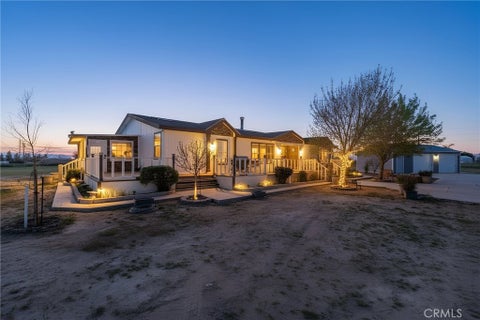 Photo of 9890 Sue Ave Ave, Rosamond, CA 93560 (MLS # SR26059929)