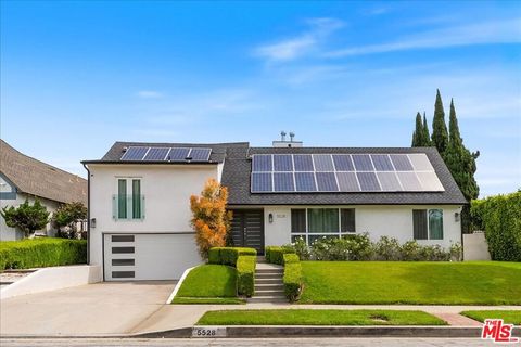 Photo of 5528 Marburn Avenue, Los Angeles, CA 90043 (MLS # 26830887)