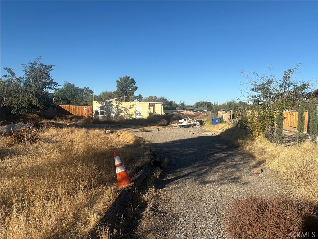 Properties 4 43029 7th Street E