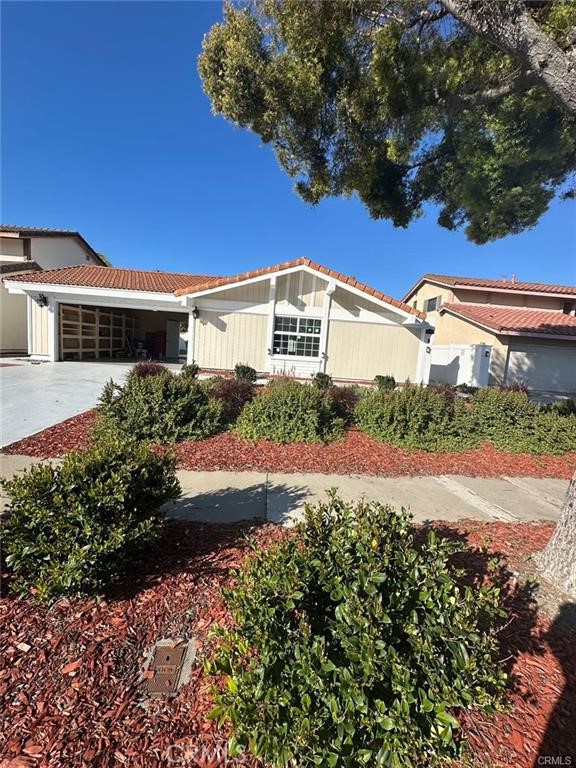Located in the highly desirable West Park neighborhood of Irvine, this home is close to local schools, parks, shopping, and dining options, making it a perfect spot for both convenience and comfort. Don’t miss the chance to make this beautifully renovated property your new home!