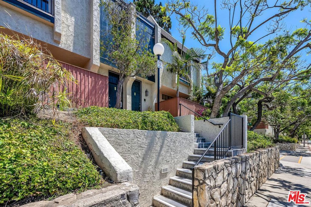 Photo of 11260 Overland Avenue #2F, Culver City, CA 90230 (MLS # 25581983)