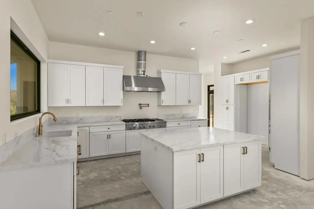 Poway, California 92064, United States, 4 Bedrooms Bedrooms, ,3 BathroomsBathrooms,Residential,Active,94902