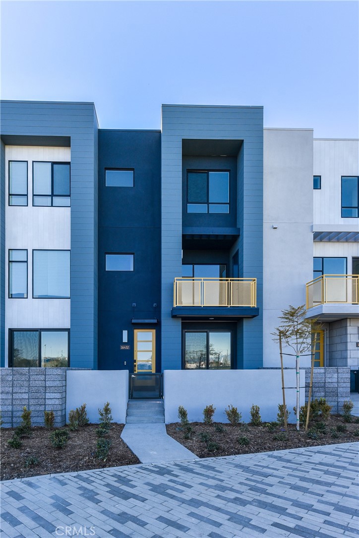 16432 Compass Avenue