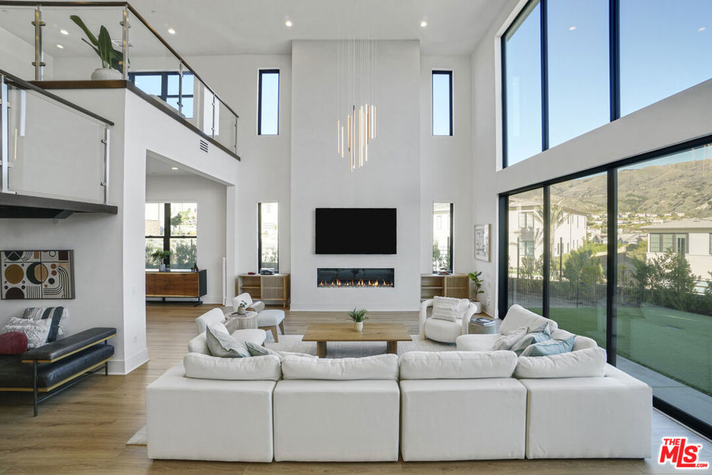 11862 N Hillsborough Lane