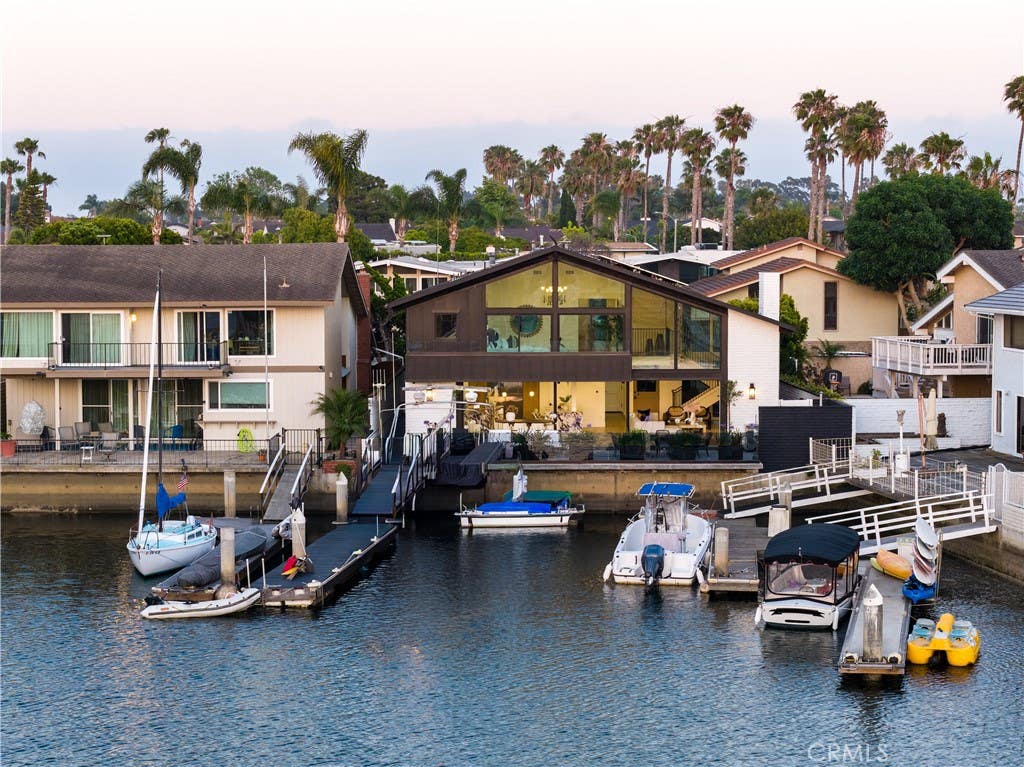 Photo of 16861 Edgewater Ln, Huntington Beach, CA 92649 (MLS # OC26130424)