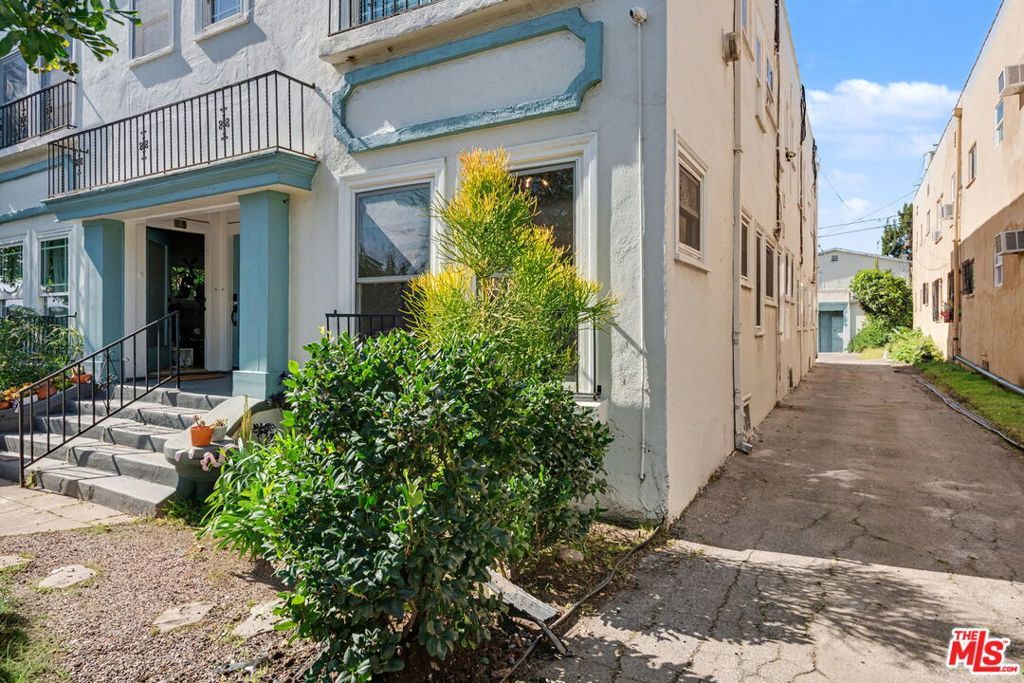 Photo of 745 N Manhattan Place, Los Angeles, CA 90038 (MLS # 26651979)