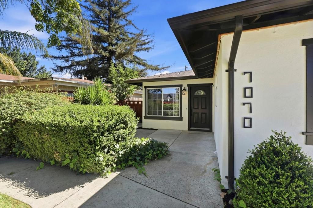 Photo of 7070 Hanna Street, Gilroy, CA 95020 (MLS # ML82055539)