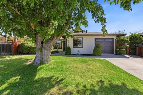 Photo of 7070 Hanna Street, Gilroy, CA 95020 (MLS # ML82055539)