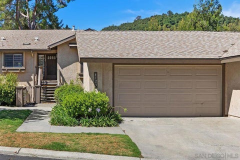 Photo of 4123 Oak Island Ln, Fallbrook, CA 92028 (MLS # 260016276SD)
