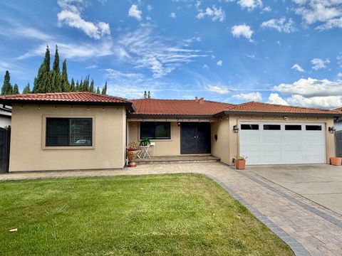 Photo of 3678 Emanuel Ct, San Jose, CA 95121 (MLS # ML82042454)