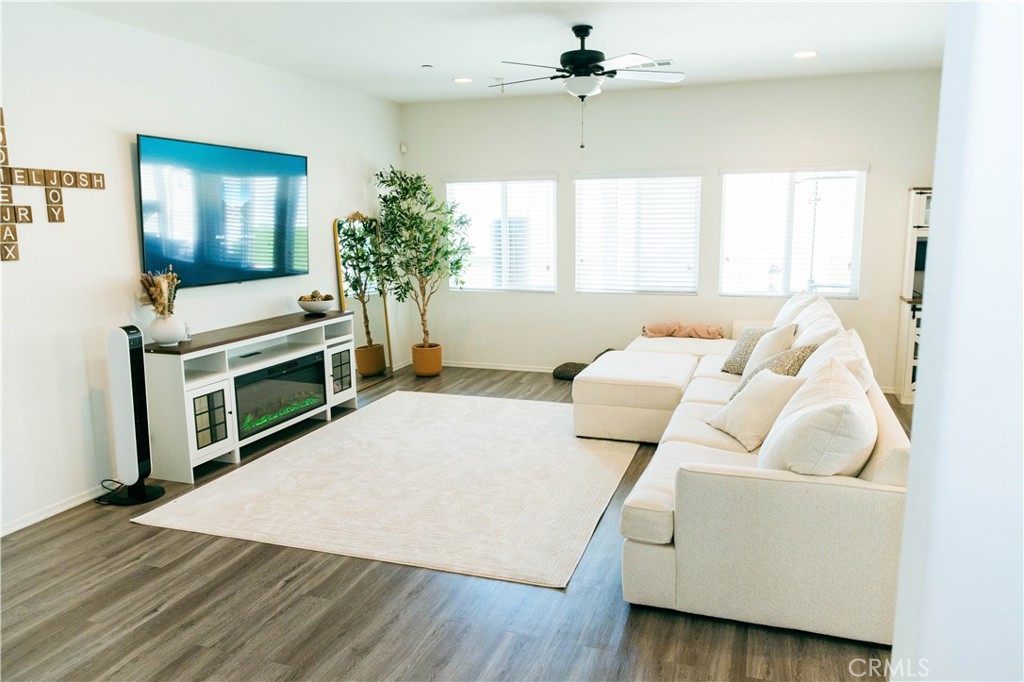 28790 Ivy Springs