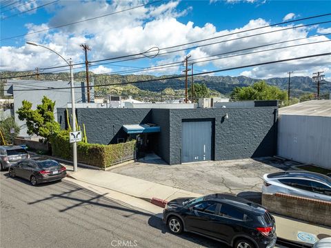 Photo of 2720 N Ontario St, Burbank, CA 91504 (MLS # GD26046633)