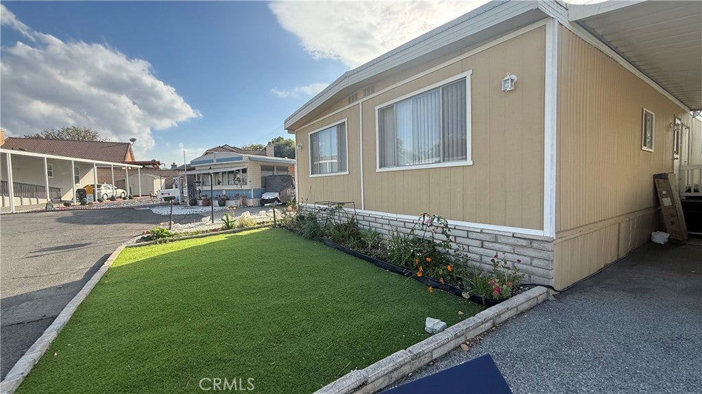 880 Lake Street N 4