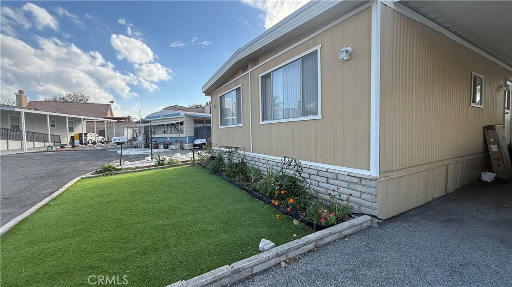 880 Lake Street N 4