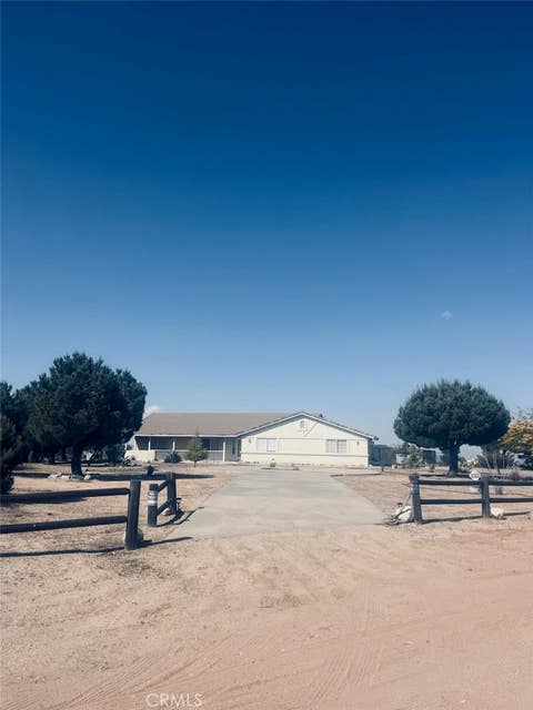Photo of 11020 Lantry LN, Oak Hills, CA 92344 (MLS # TR26097547)